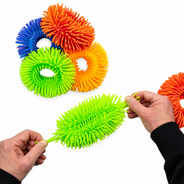 Fidgetarmband i mjukt och töjbart material. För sensorisk stimulans.