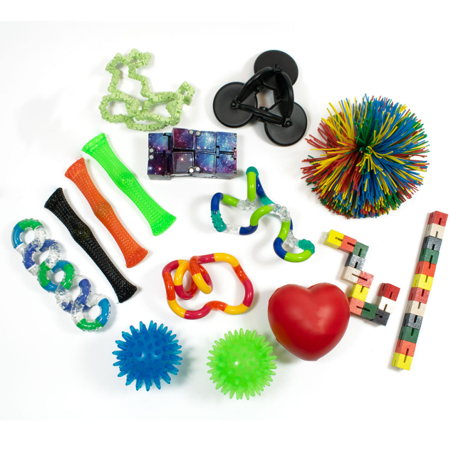 Olika fingertrixare som ingår i kittet.