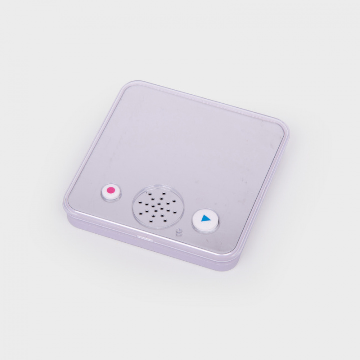 Språkutvecklande spegel med inspelningsfunktion – perfekt för barns kommunikationsträning.