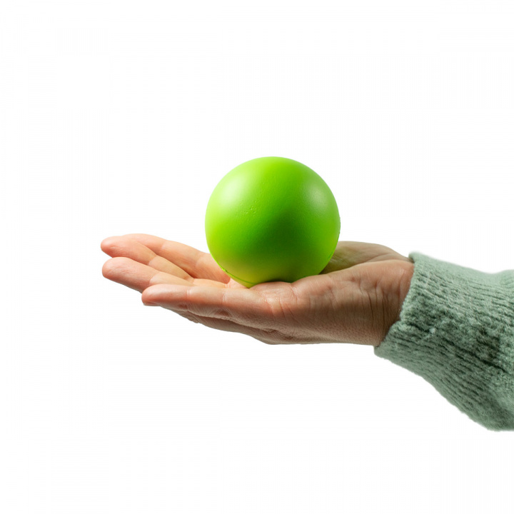 Stressboll i handen, mjuk och greppvänlig.